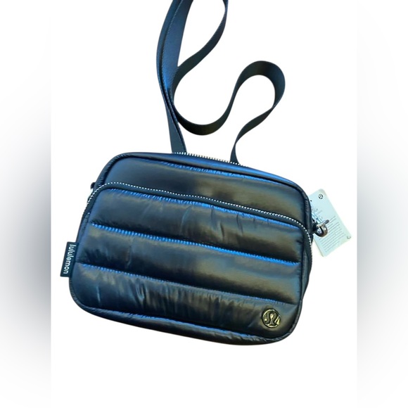 NWT Lululemon everywhere crossbody bag BLACK - Picture 2 of 5